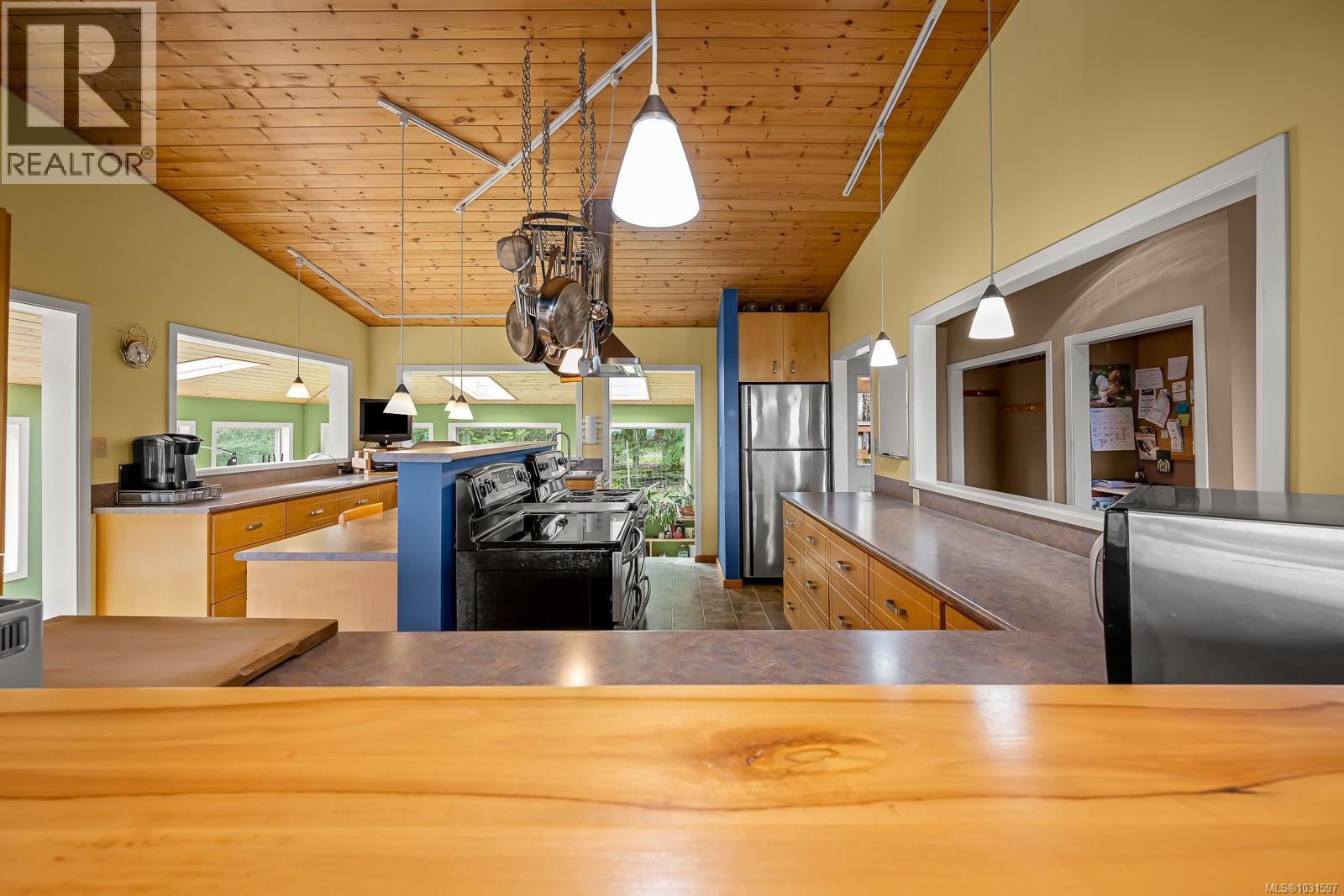 8900 Keith Wagner Way, Denman Island