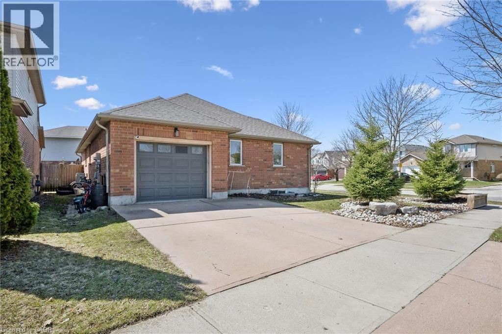 29 INGE Court, Kitchener, Ontario N2K3V7 - Photo 4