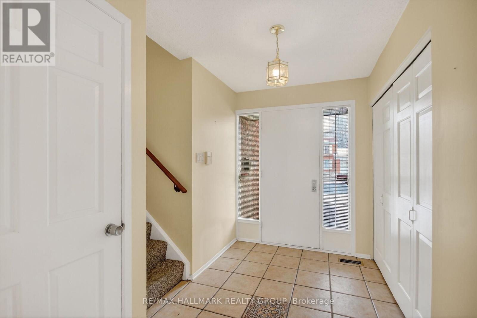 Good size entrance foyer