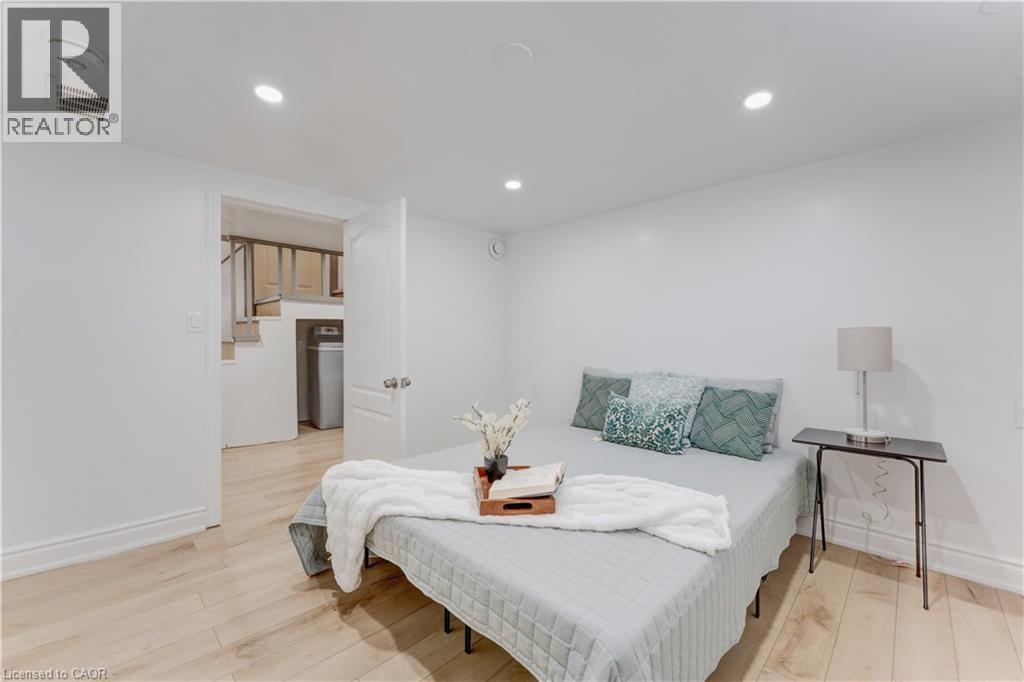 24 ONWARD Avenue - 26