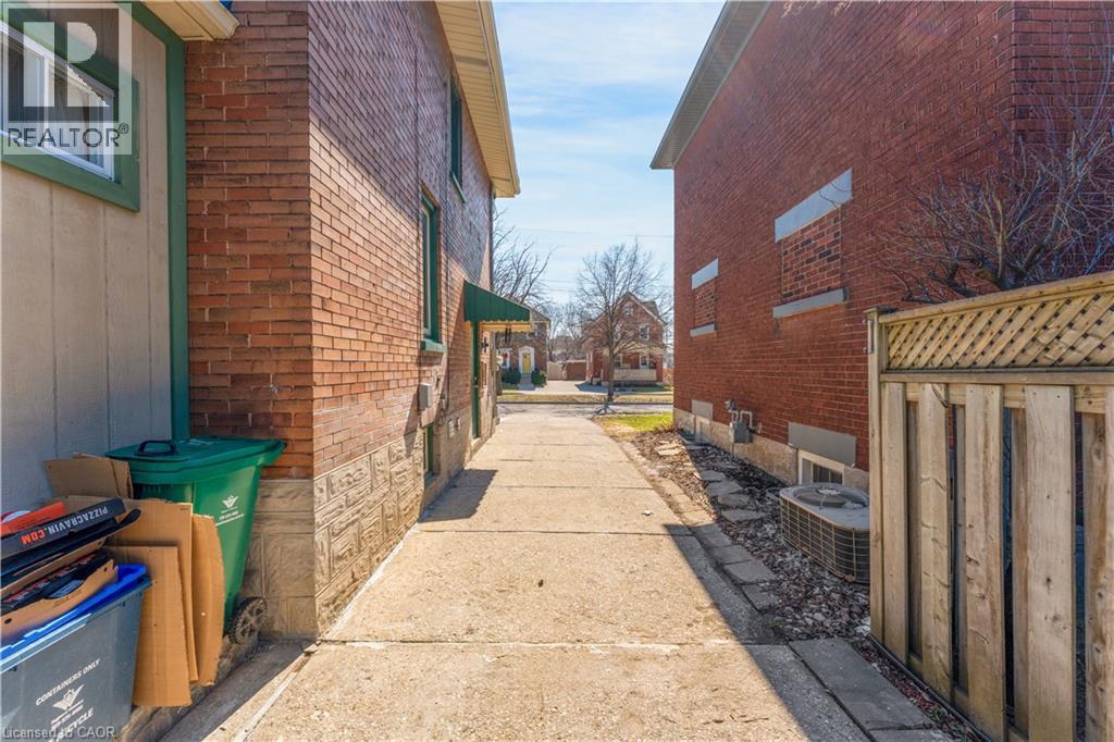 24 ONWARD Avenue - 32