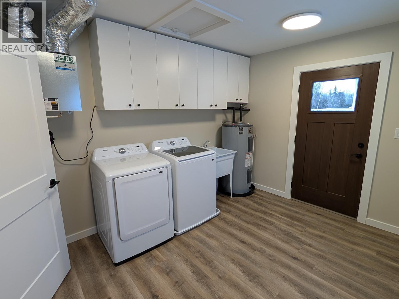 1498 CHESTNUT STREET, Telkwa