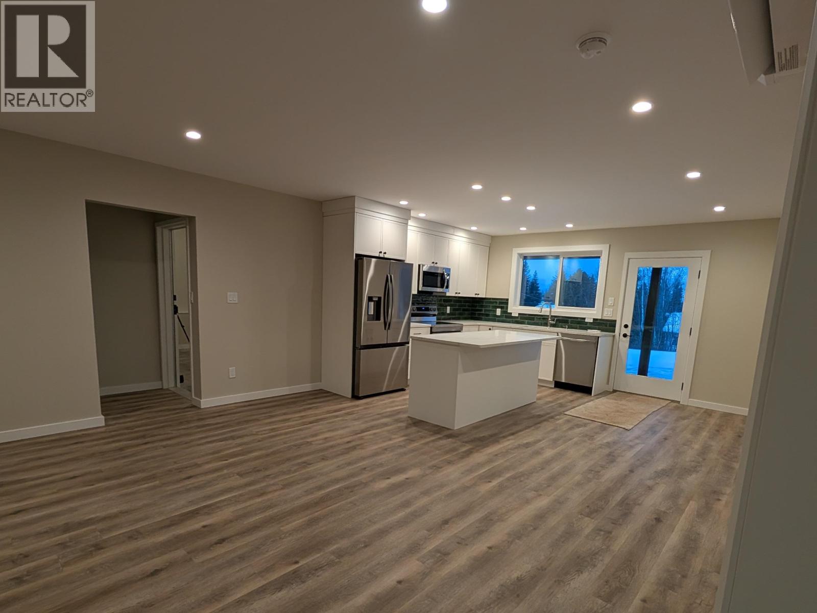 1498 CHESTNUT STREET, Telkwa