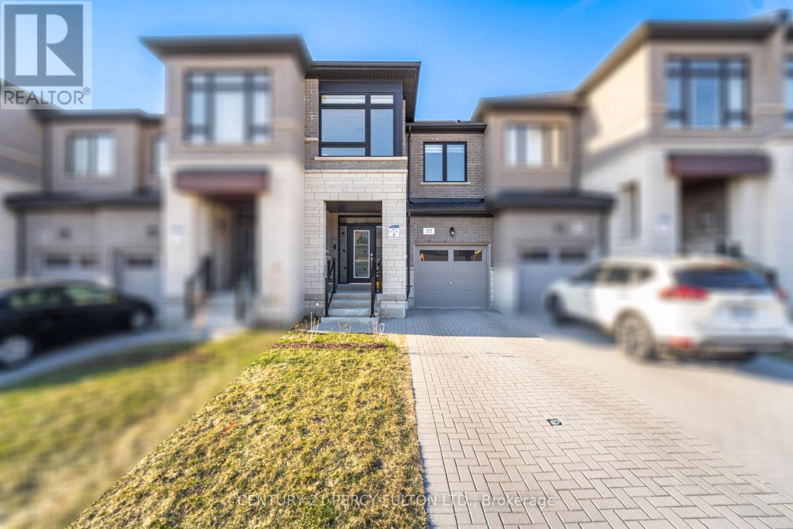 32 MOUNTAINSIDE CRESCENT