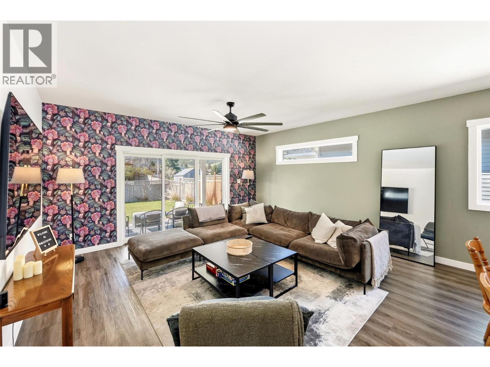 397 10th Avenue, Keremeos