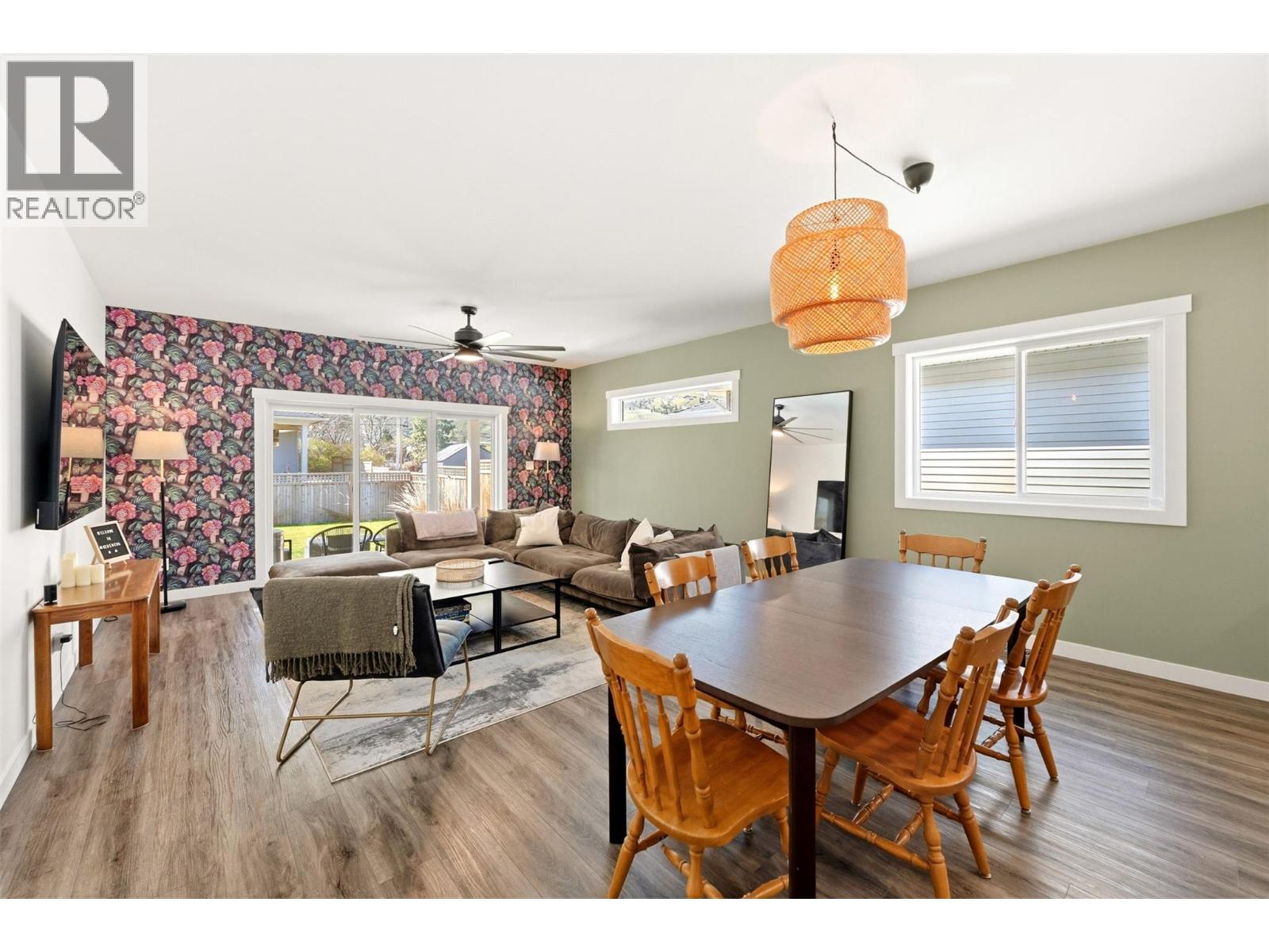 397 10th Avenue, Keremeos