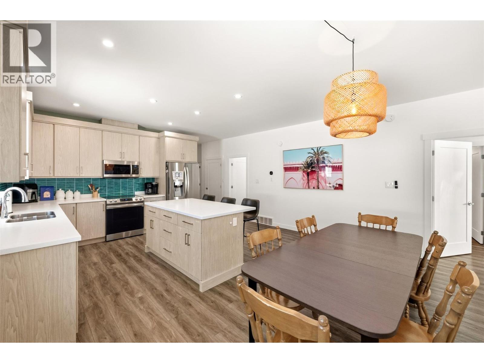 397 10th Avenue, Keremeos