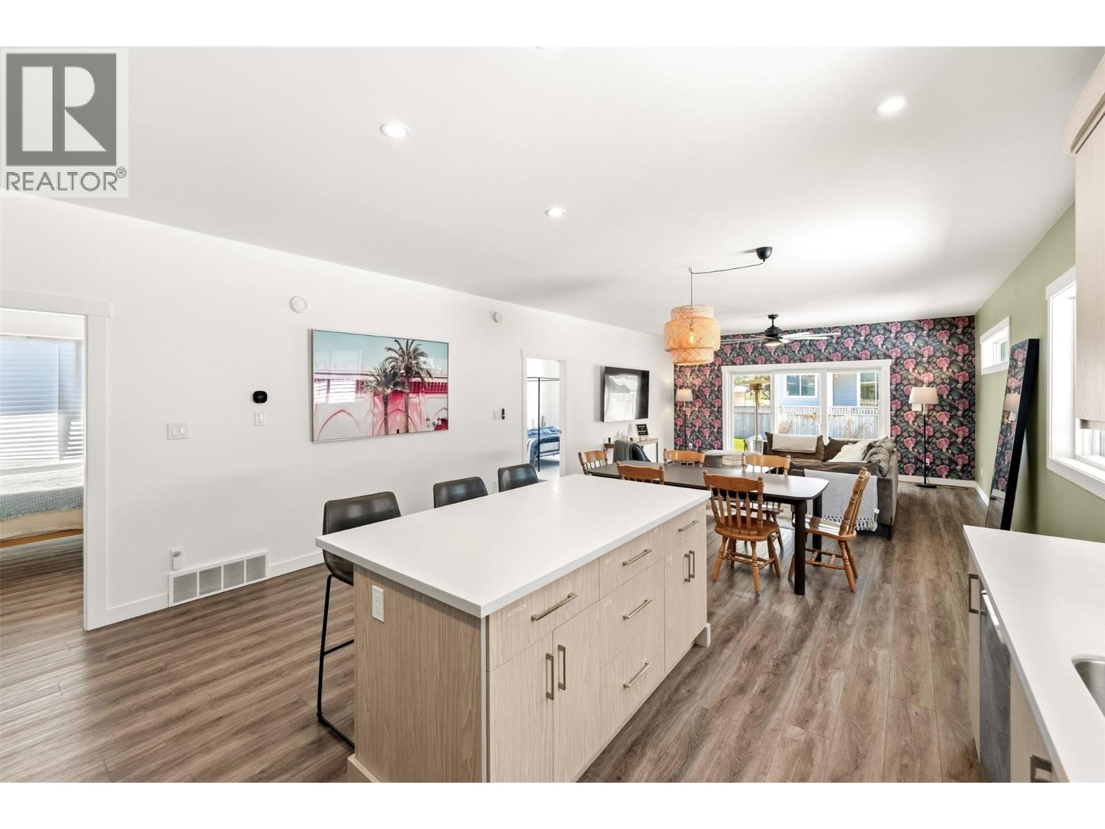 397 10th Avenue, Keremeos