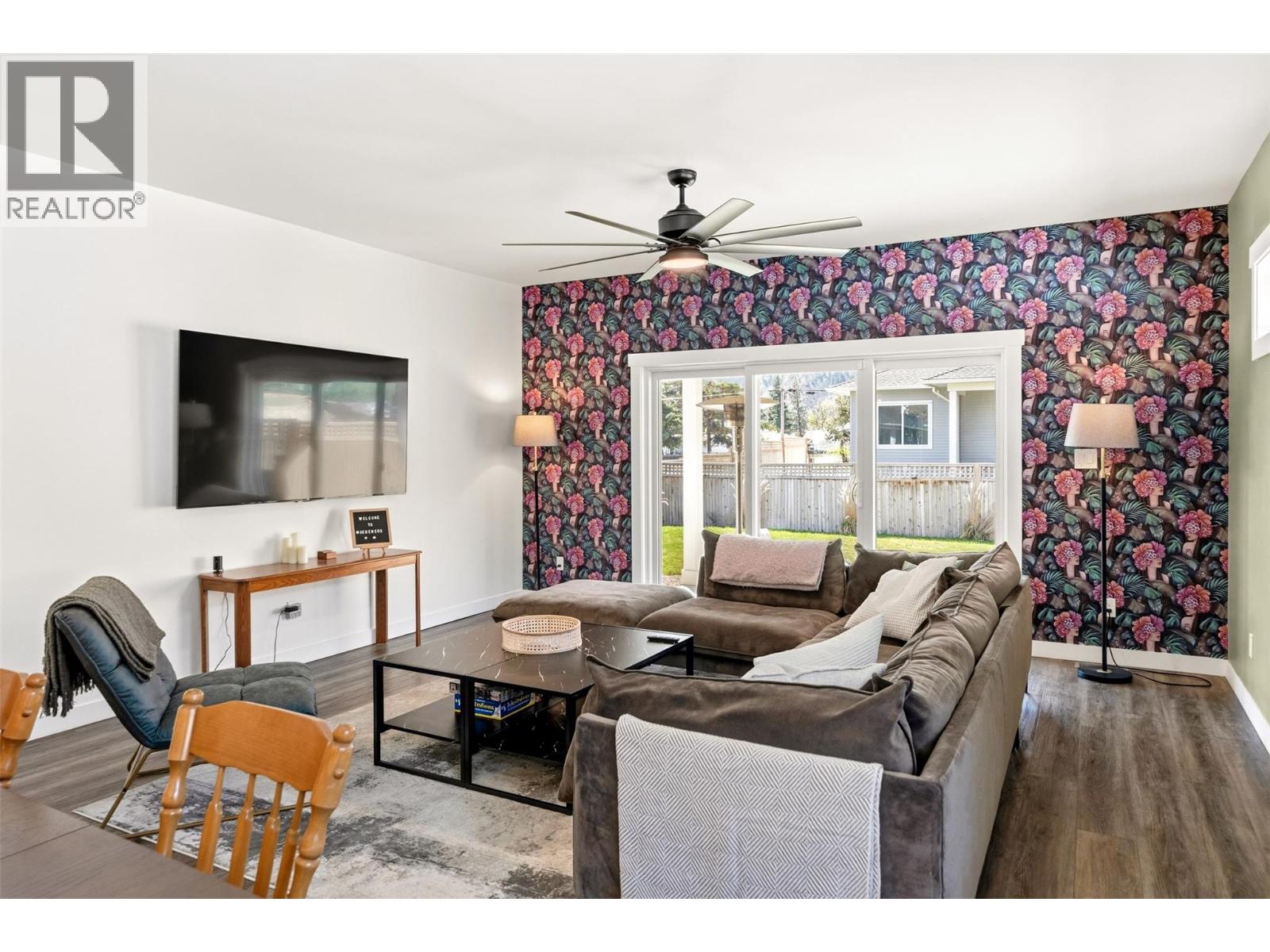 397 10th Avenue, Keremeos