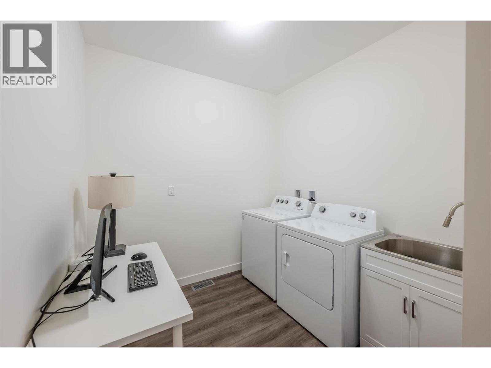 397 10th Avenue, Keremeos