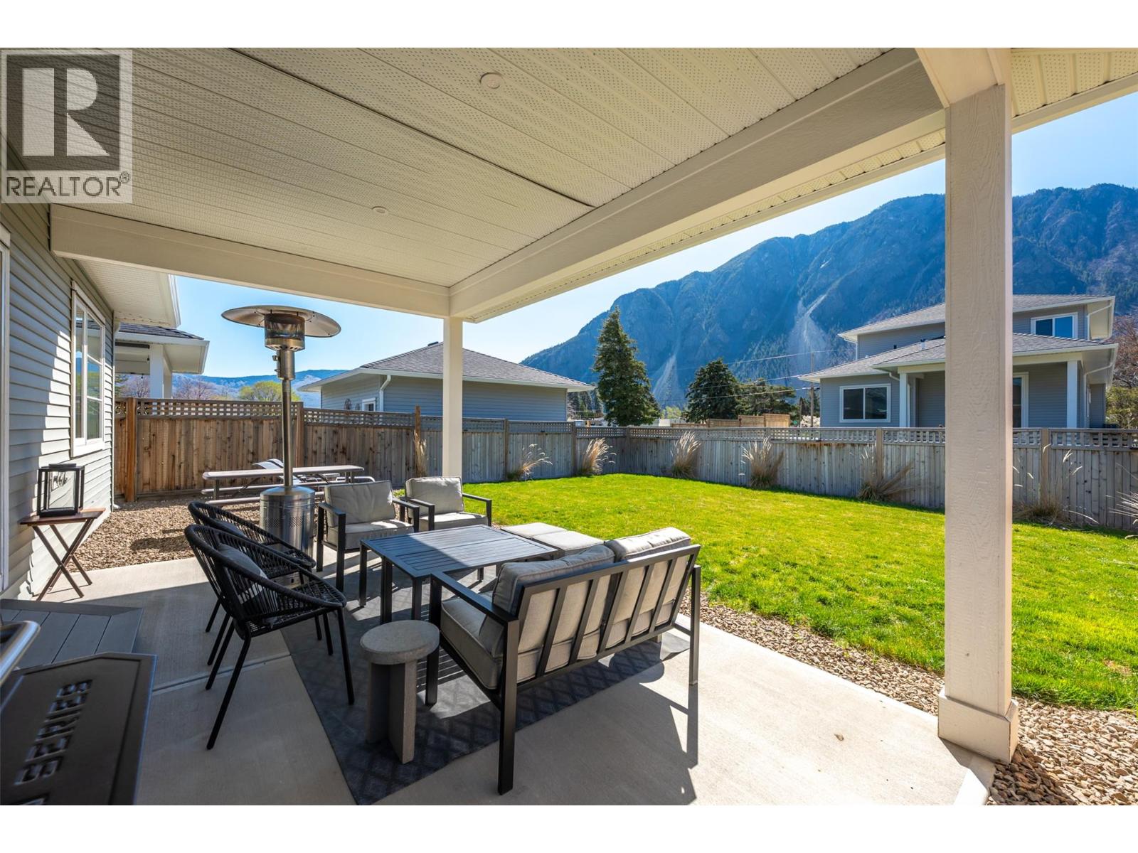 397 10th Avenue, Keremeos
