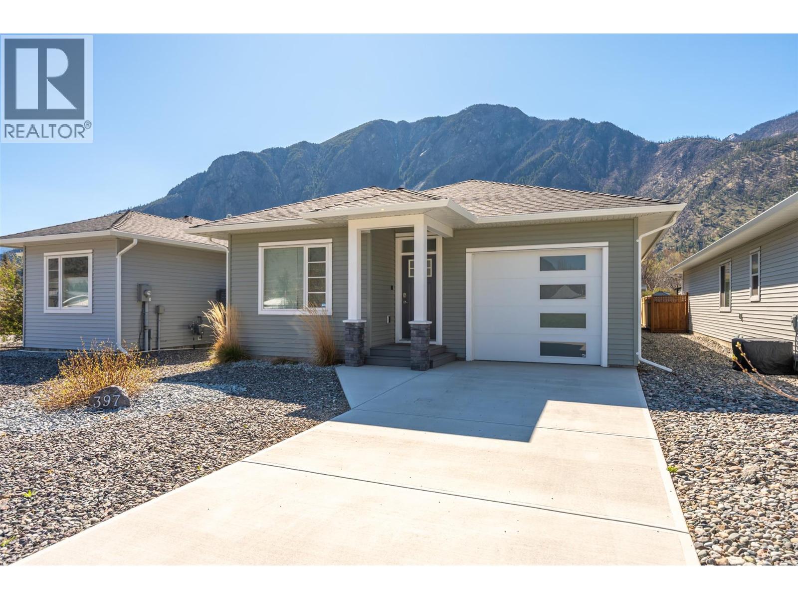 397 10th Avenue, Keremeos