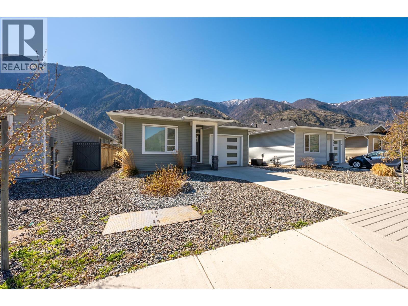 397 10th Avenue, Keremeos