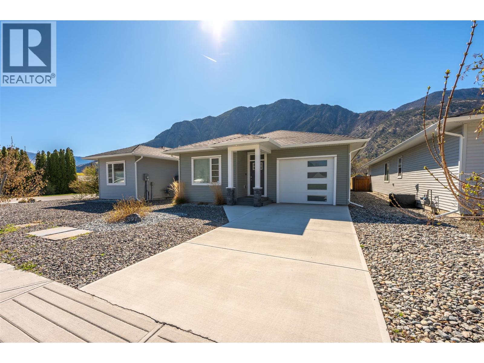 397 10th Avenue, Keremeos