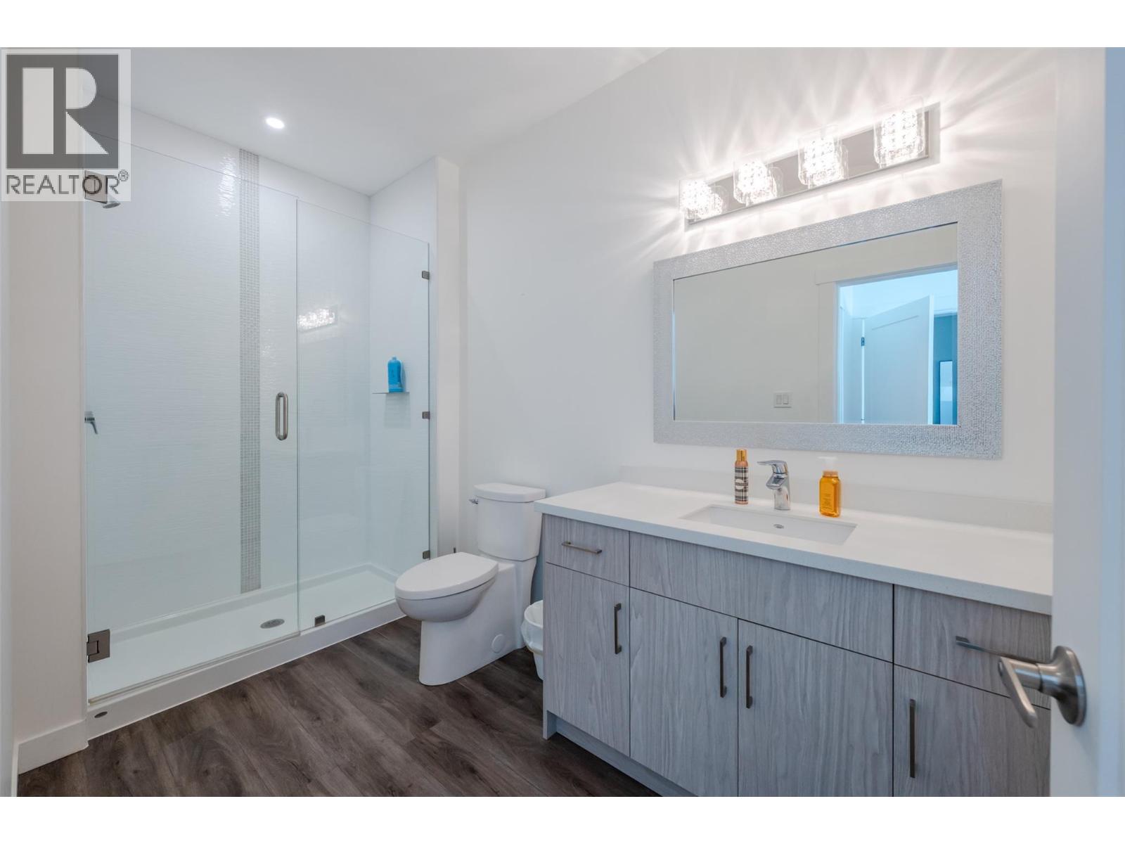 397 10th Avenue, Keremeos