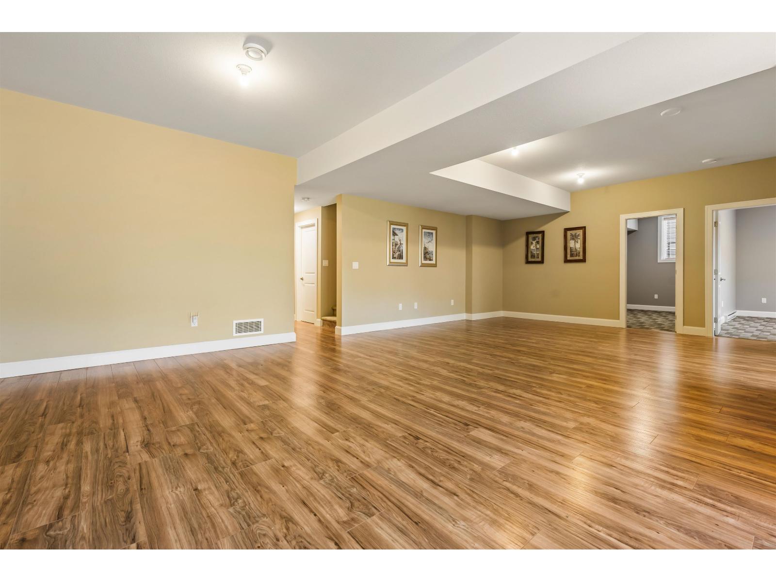 4 1911 WOODSIDE BOULEVARD, Mt Woodside