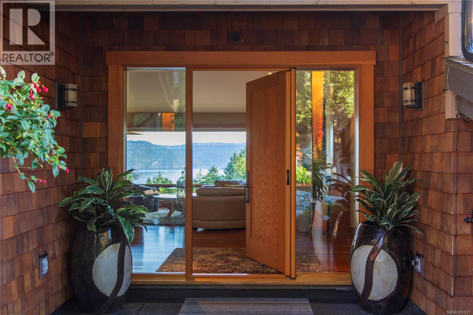 8100 Woodwyn Terr, Central Saanich