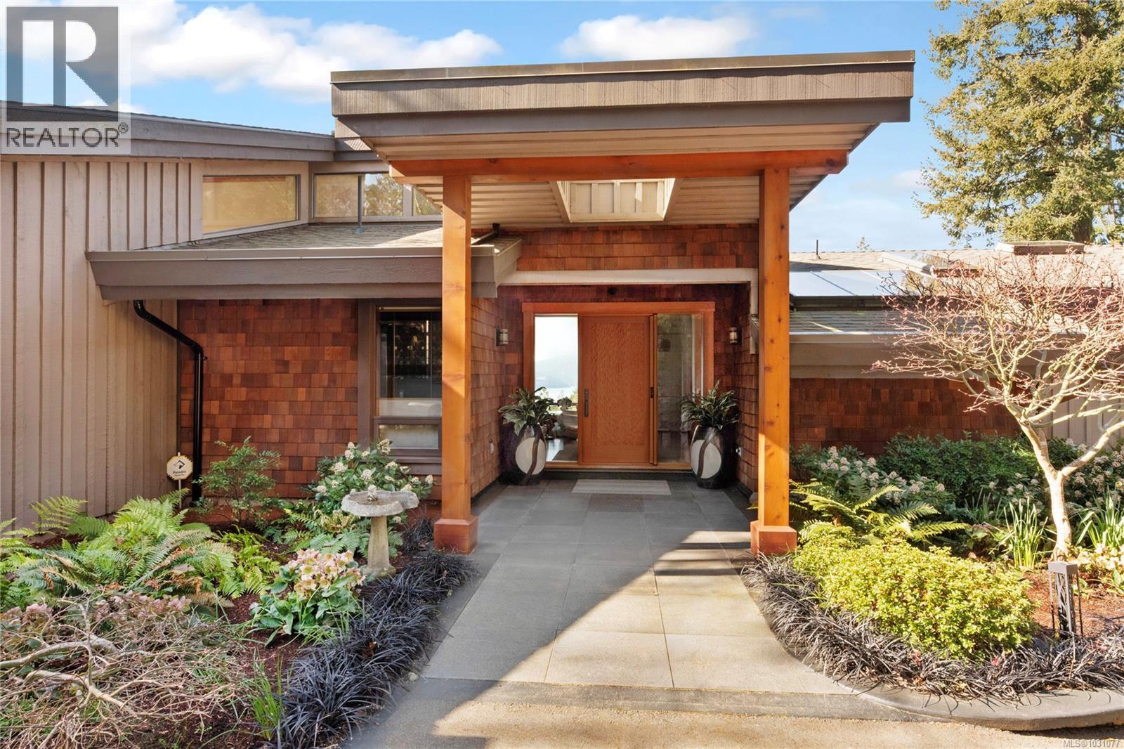 8100 Woodwyn Terr, Central Saanich