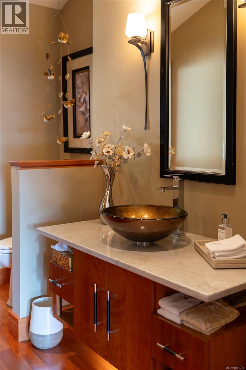 8100 Woodwyn Terr, Central Saanich