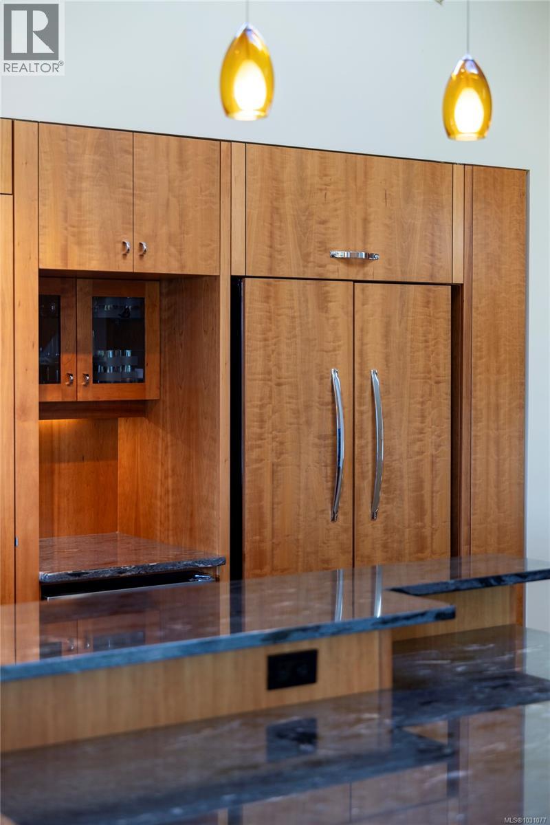 8100 Woodwyn Terr, Central Saanich