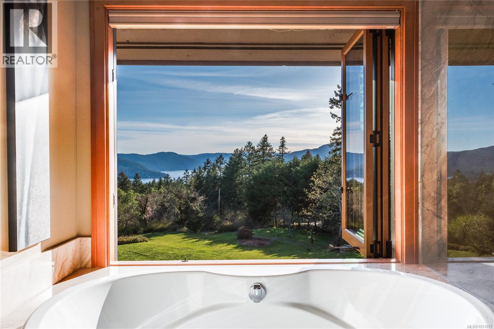 8100 Woodwyn Terr, Central Saanich