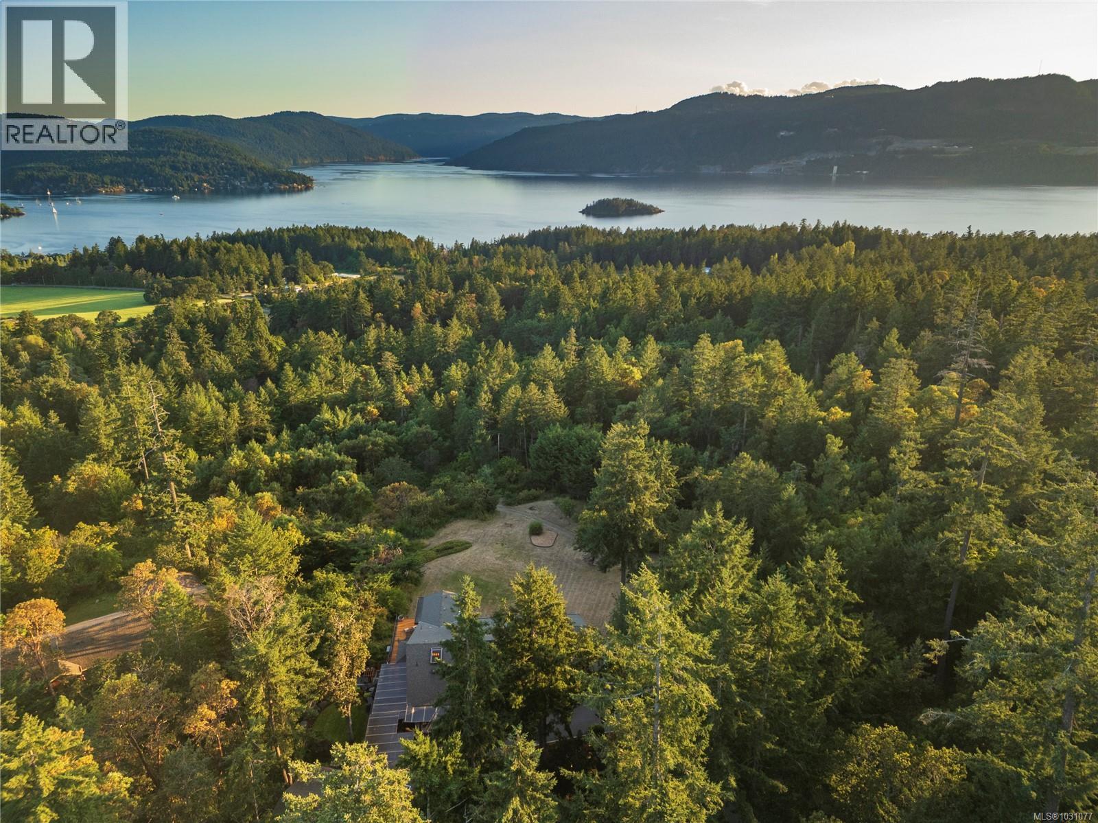 8100 Woodwyn Terr, Central Saanich