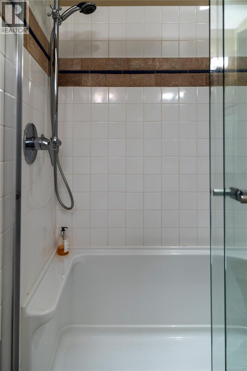 8100 Woodwyn Terr, Central Saanich