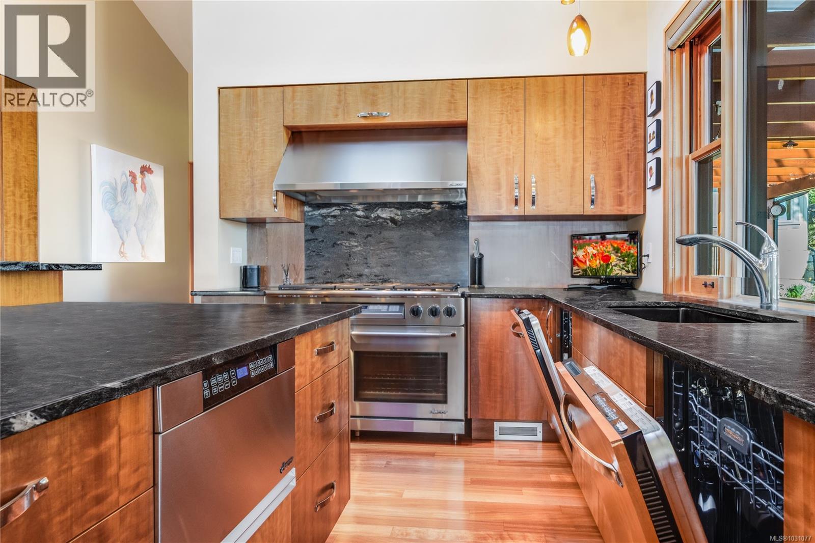 8100 Woodwyn Terr, Central Saanich