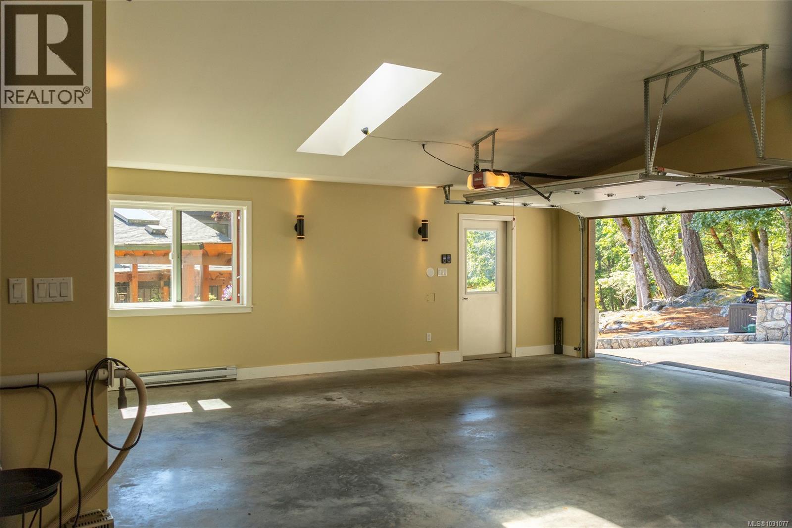 8100 Woodwyn Terr, Central Saanich