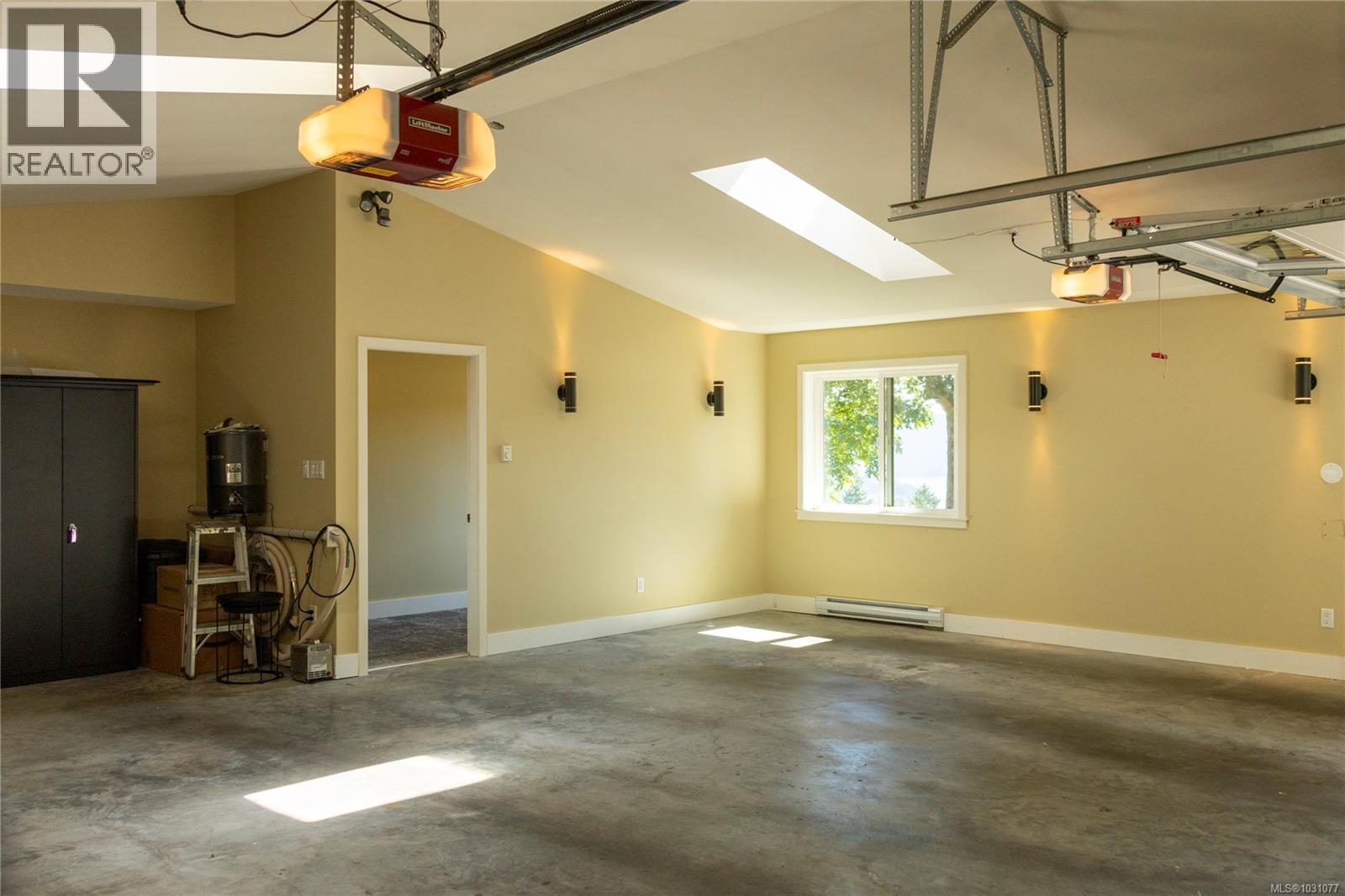 8100 Woodwyn Terr, Central Saanich