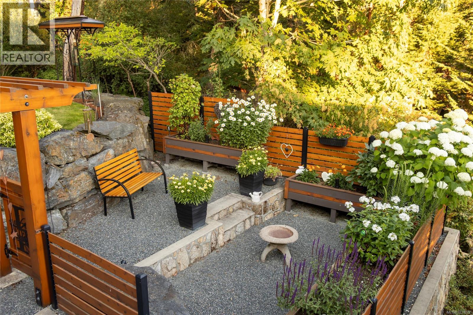 8100 Woodwyn Terr, Central Saanich