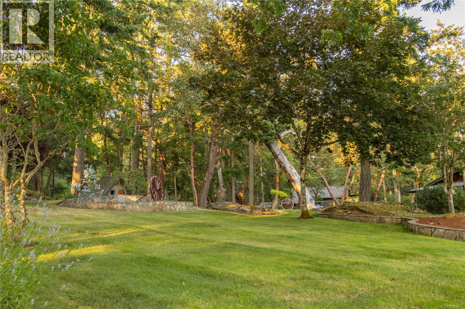 8100 Woodwyn Terr, Central Saanich