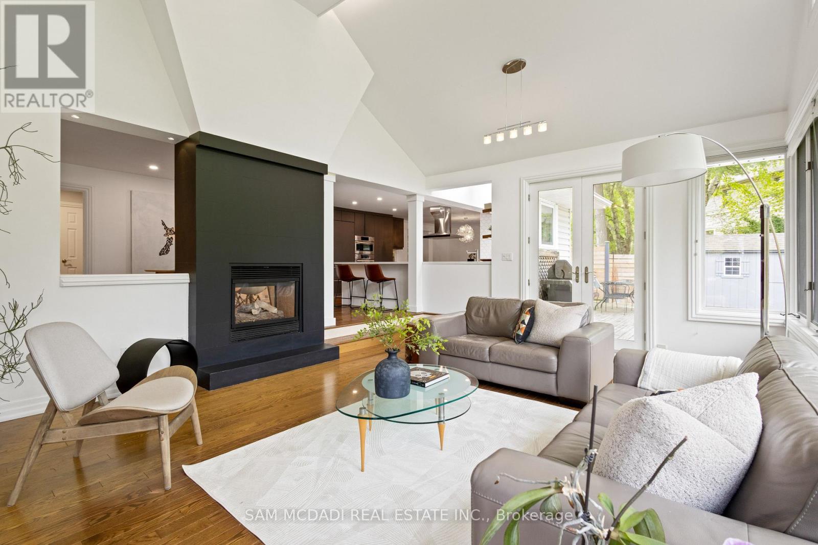 492 COUNTRY CLUB CRESCENT - 16