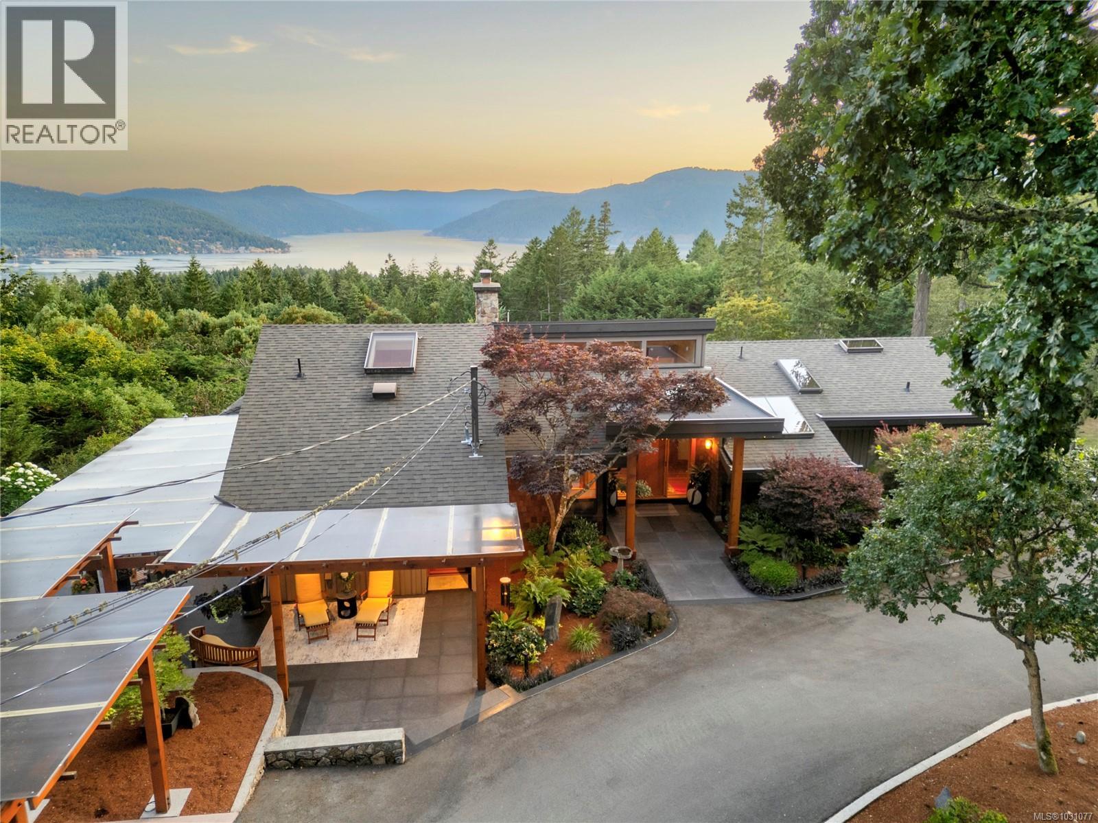 8100 Woodwyn Terr, Central Saanich