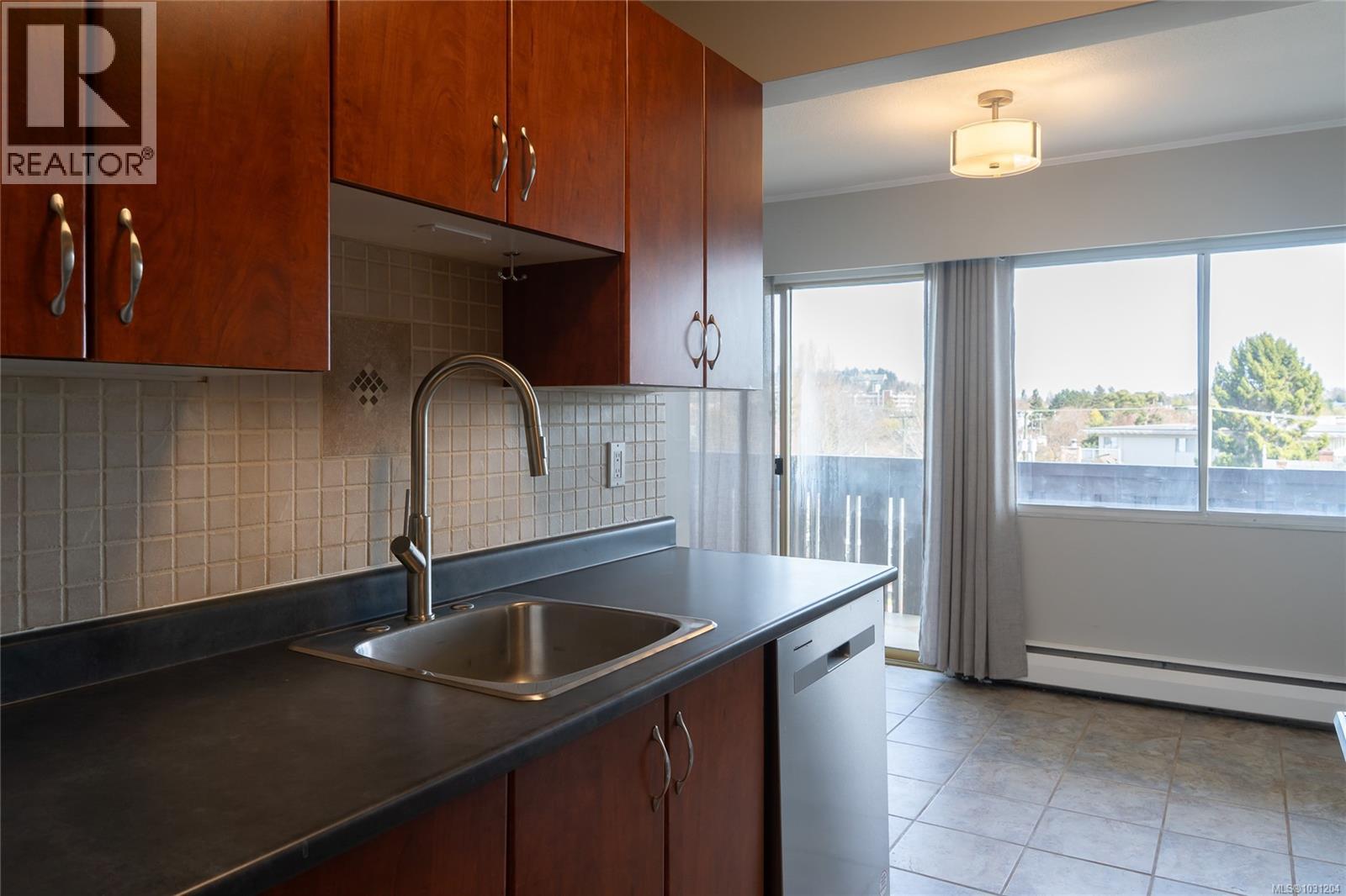 422 964 Heywood Ave, Victoria