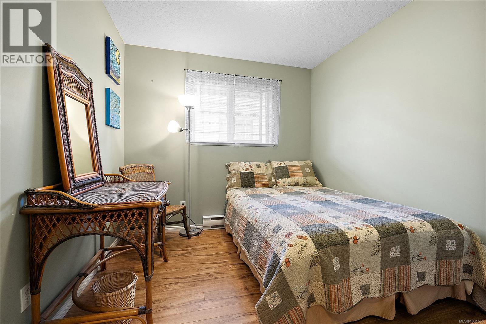 2 922 Arm St, Esquimalt