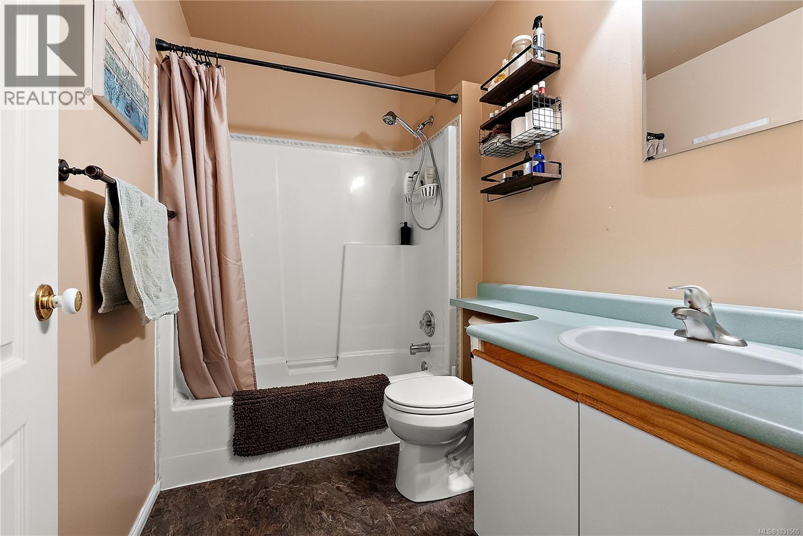 2 922 Arm St, Esquimalt