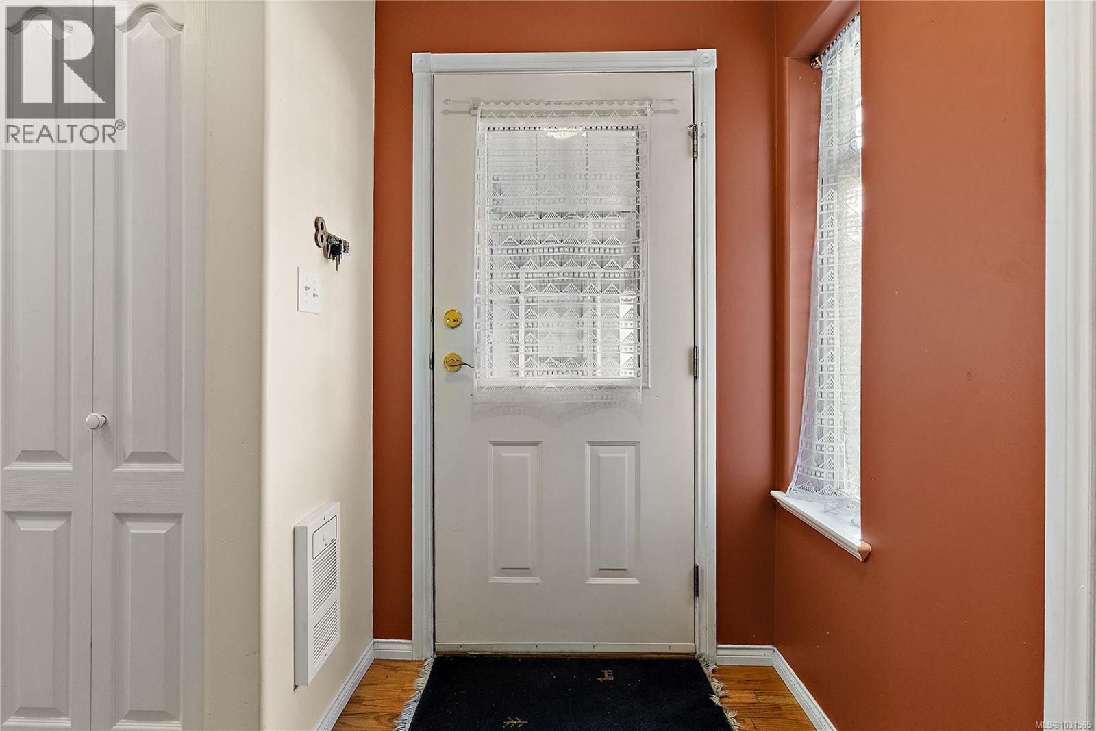 2 922 Arm St, Esquimalt