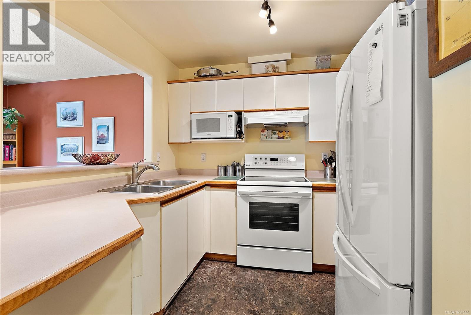 2 922 Arm St, Esquimalt