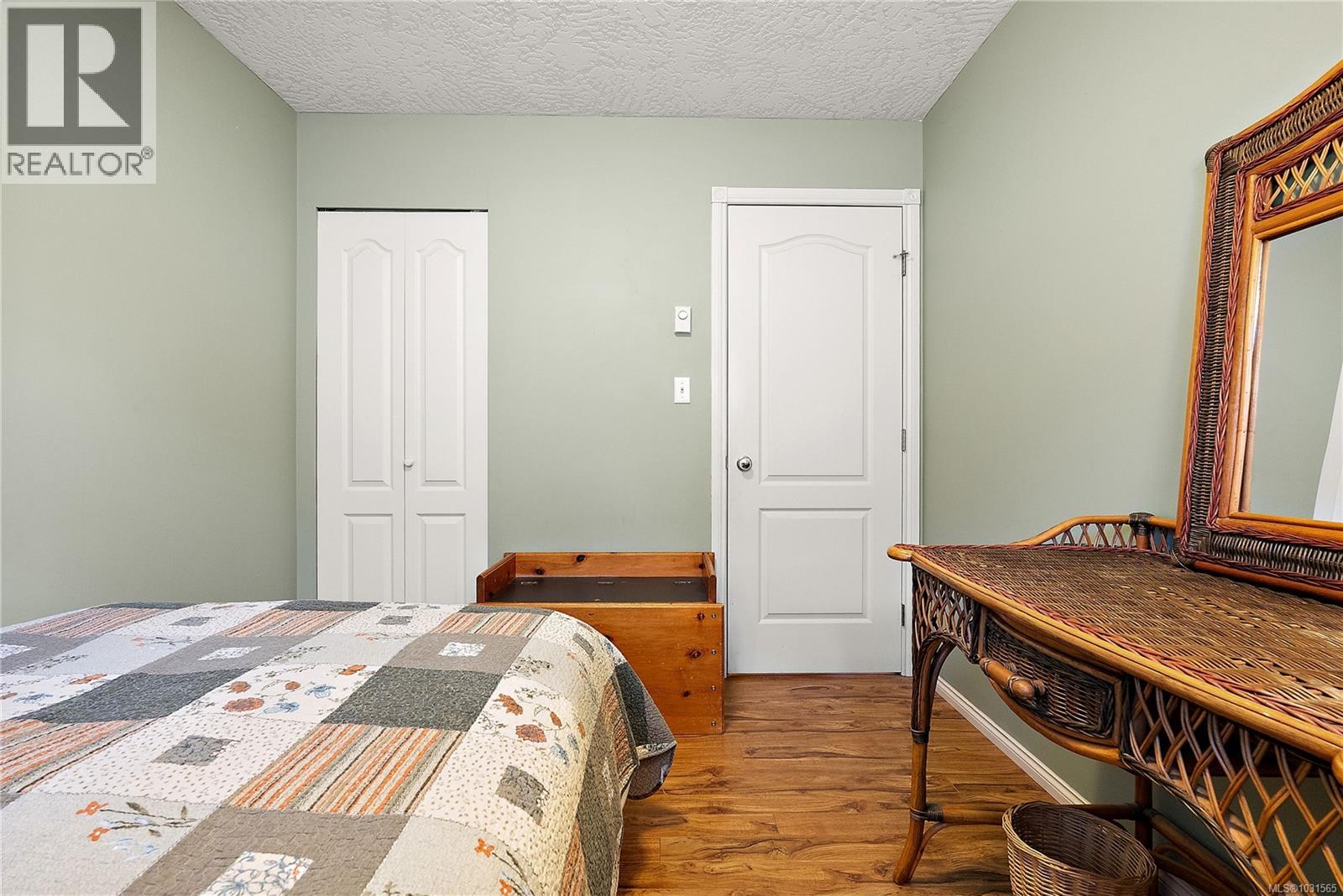 2 922 Arm St, Esquimalt