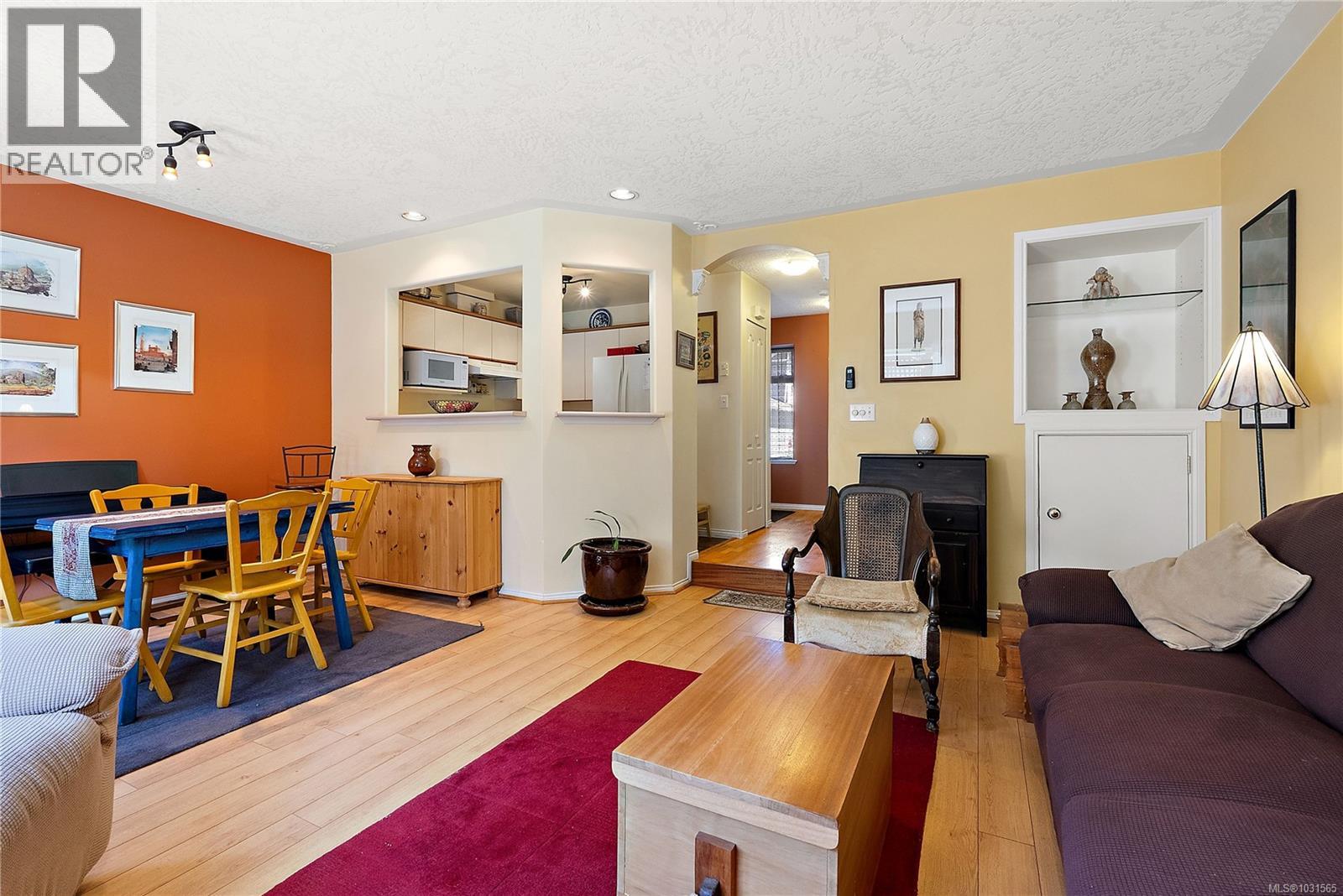 2 922 Arm St, Esquimalt