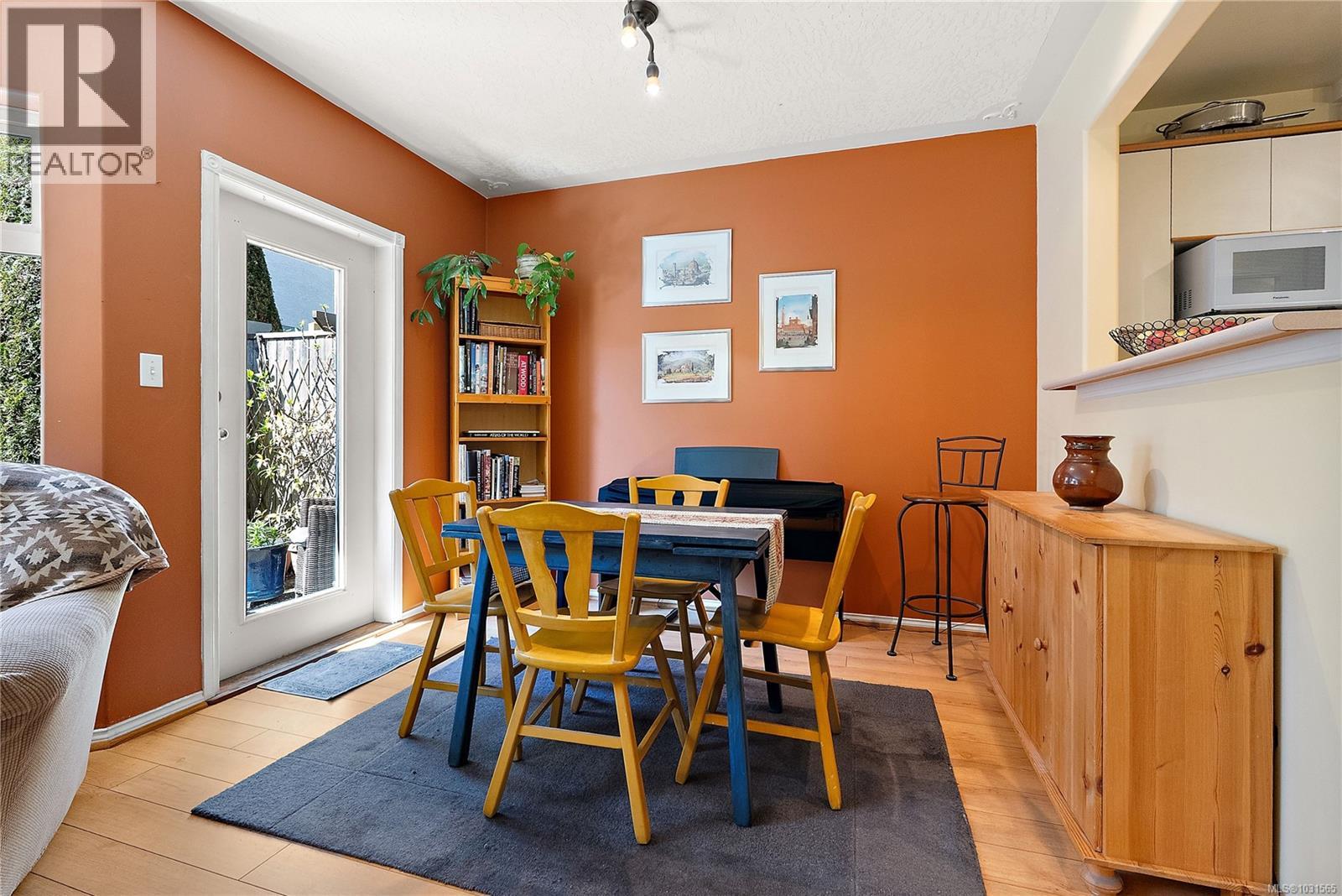 2 922 Arm St, Esquimalt