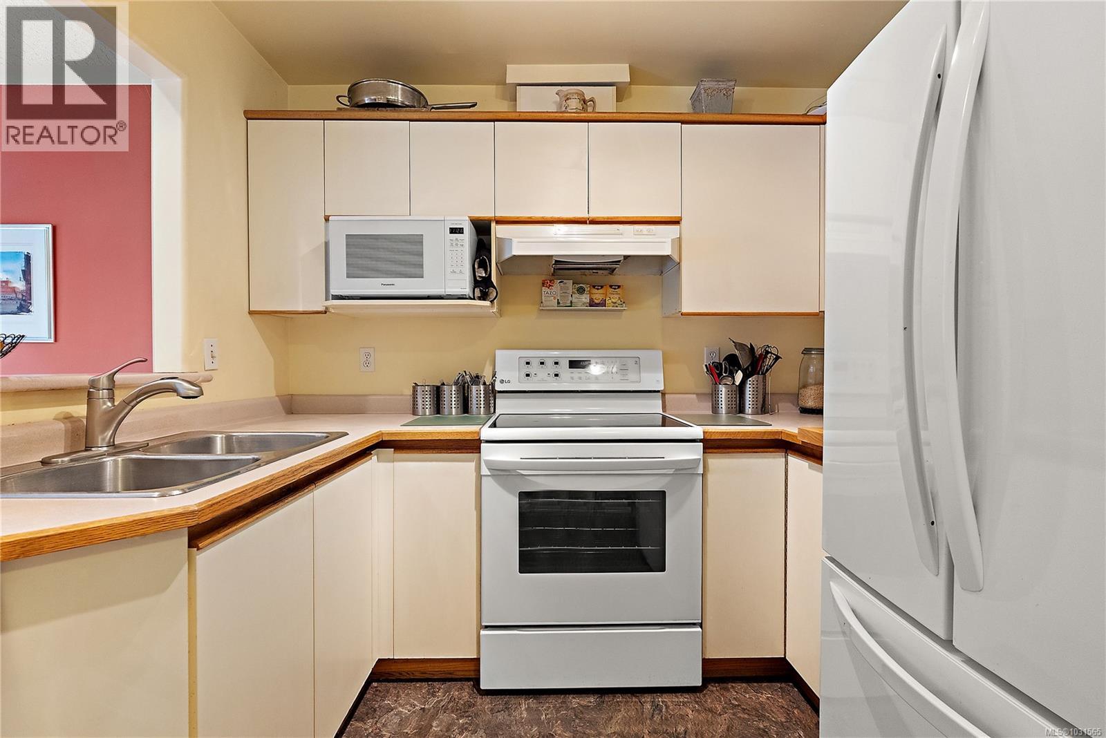 2 922 Arm St, Esquimalt