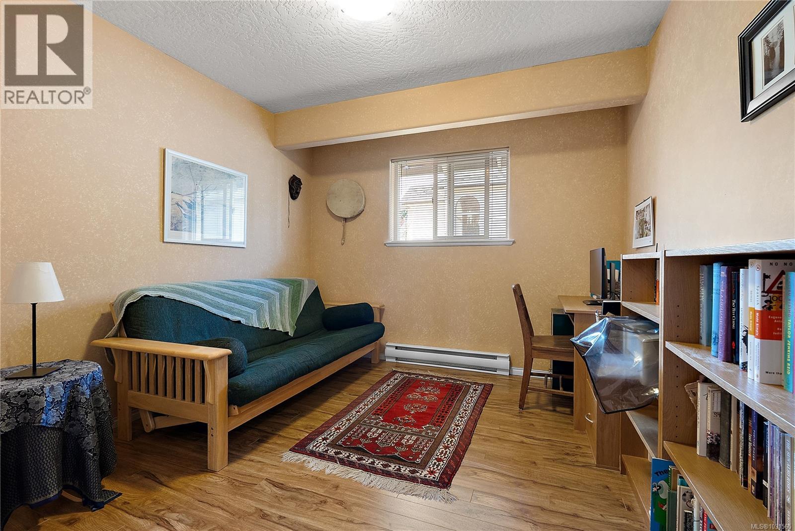 2 922 Arm St, Esquimalt