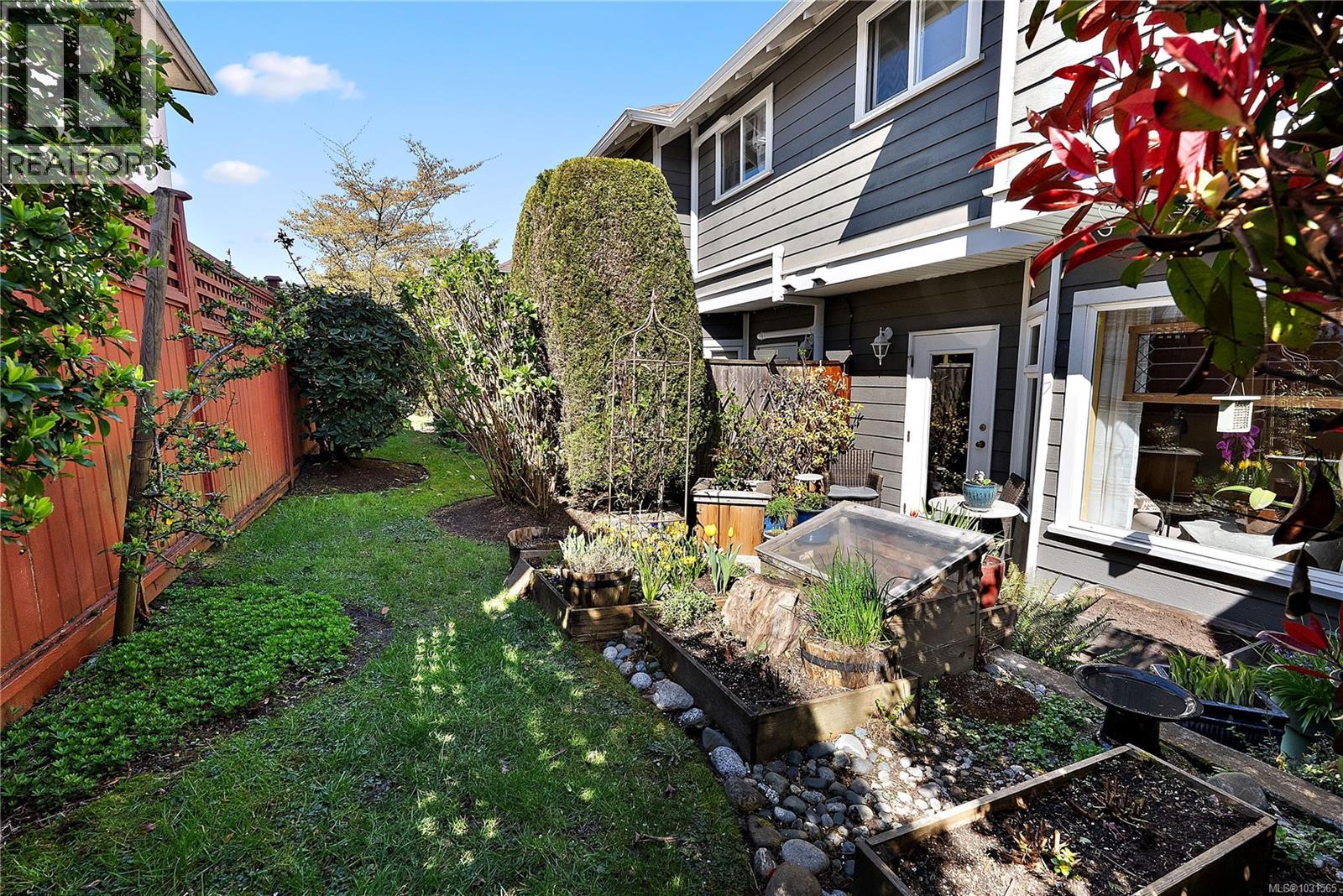 2 922 Arm St, Esquimalt