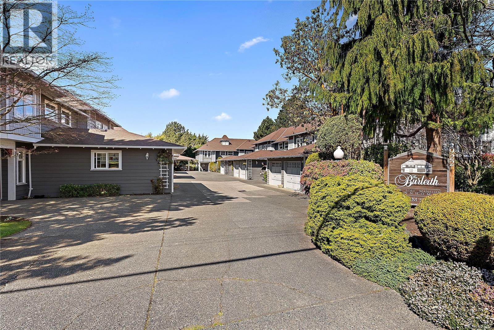 2 922 Arm St, Esquimalt