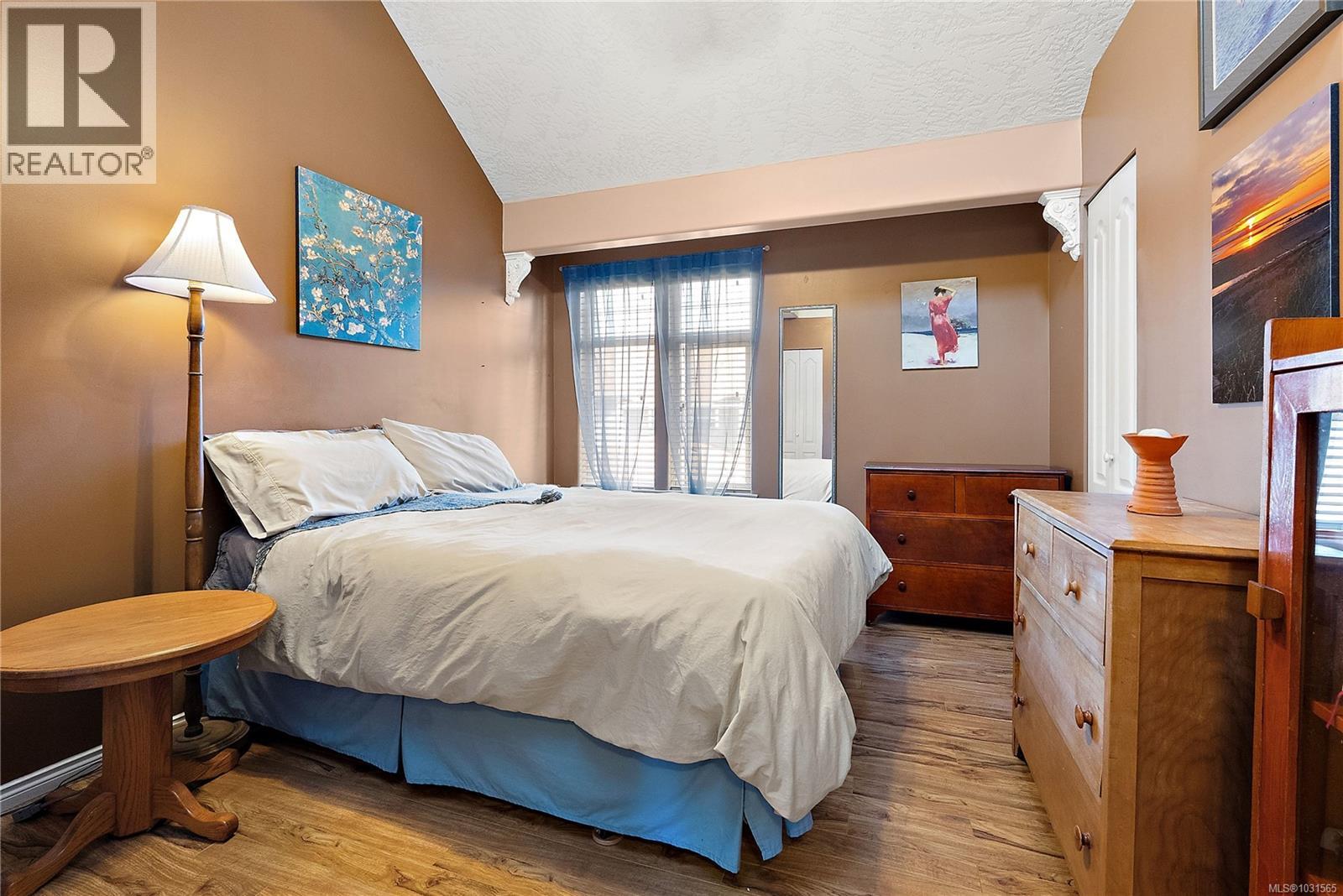 2 922 Arm St, Esquimalt