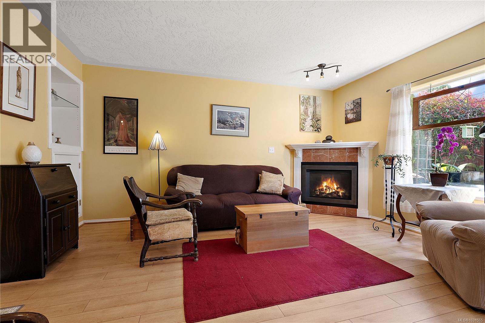 2 922 Arm St, Esquimalt