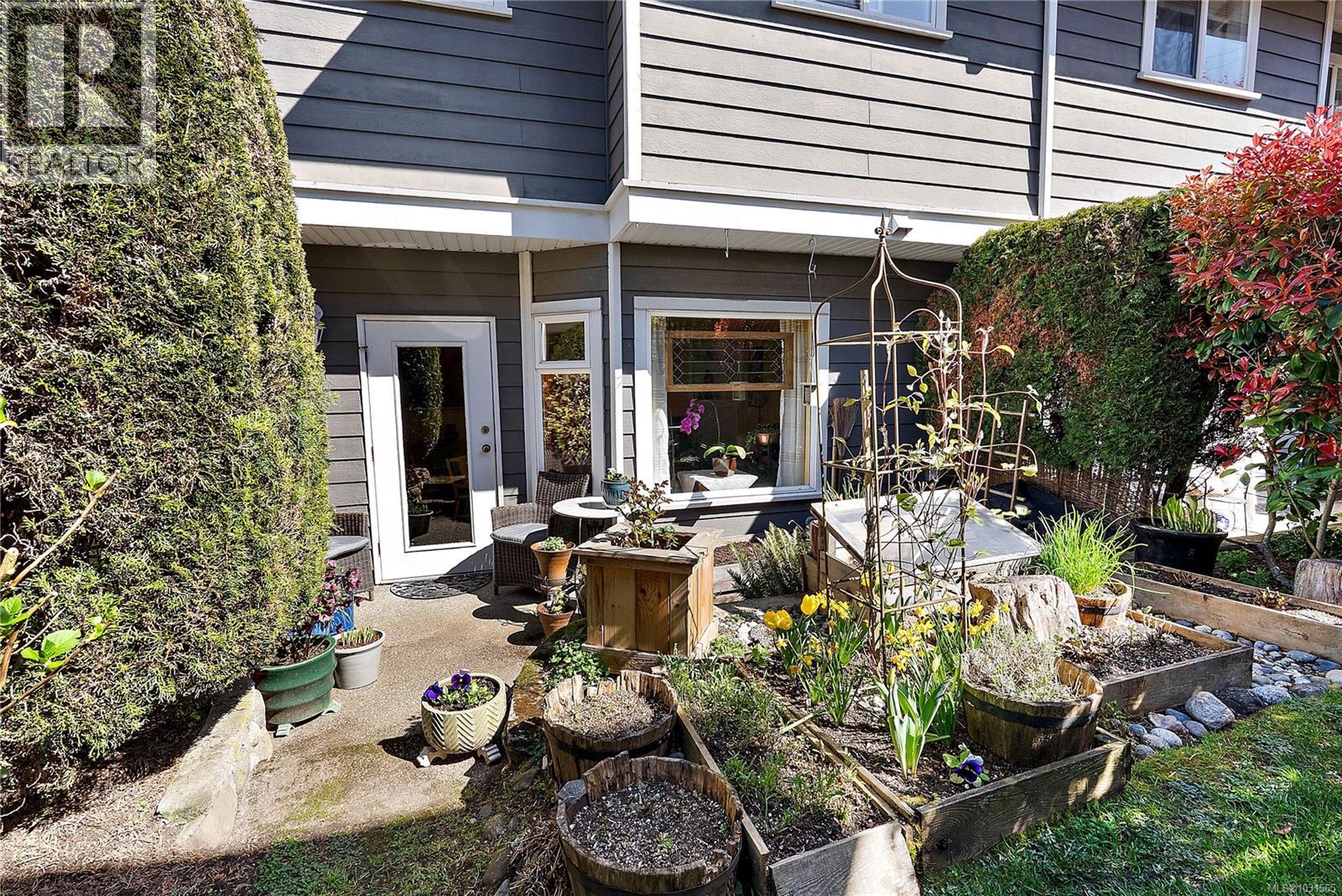 2 922 Arm St, Esquimalt