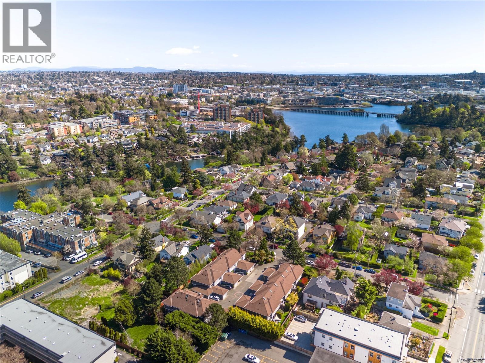 2 922 Arm St, Esquimalt